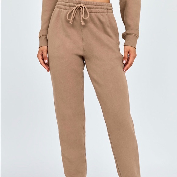 Aritzia Boyfriend Sweatpants - Picture 3 of 6